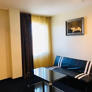 Hotel John ***